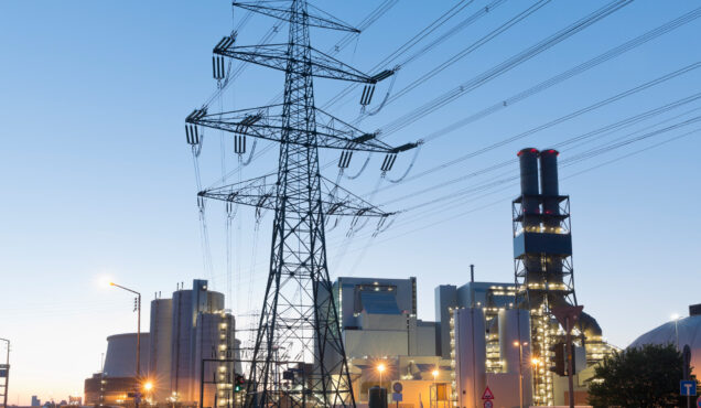 Germany, Hamburg, Coal-fired Power Plant Moorburg in the evening